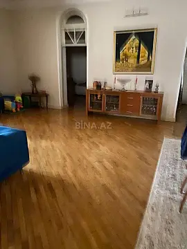 Satılır 10 otaqlı həyət evi 310 m²