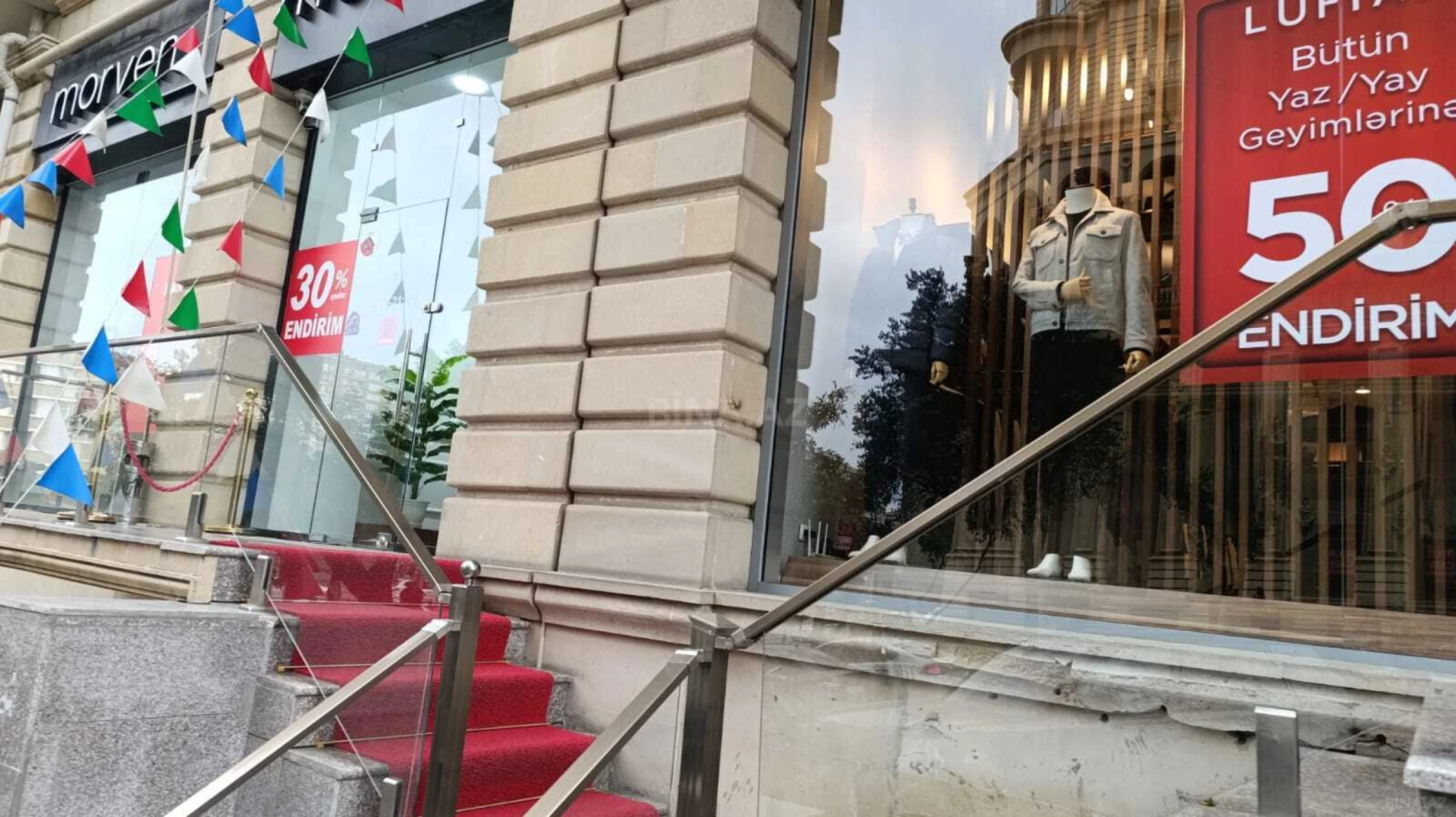 Satılır obyekt 211.5 m²