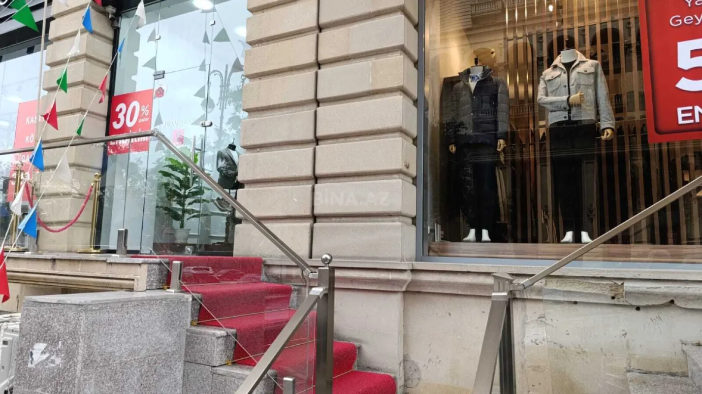 Satılır obyekt 211.5 m²