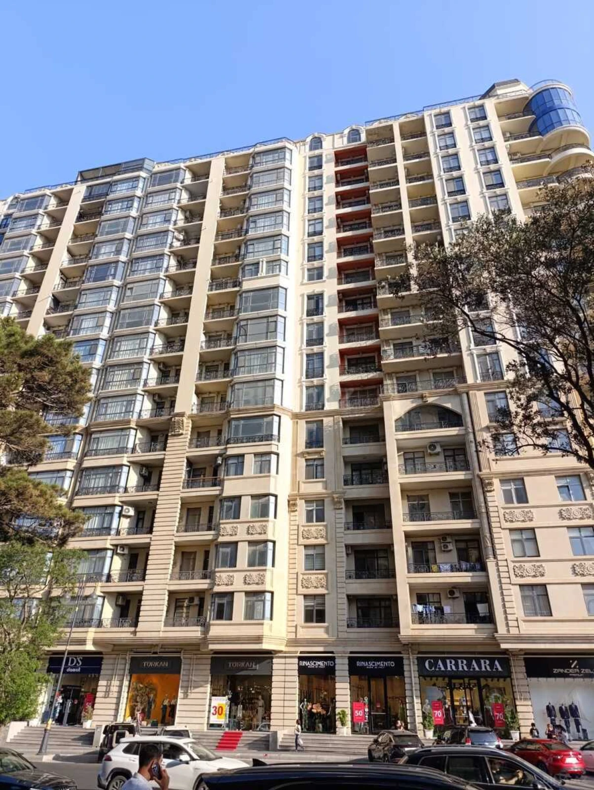 Satılır obyekt 211.5 m²