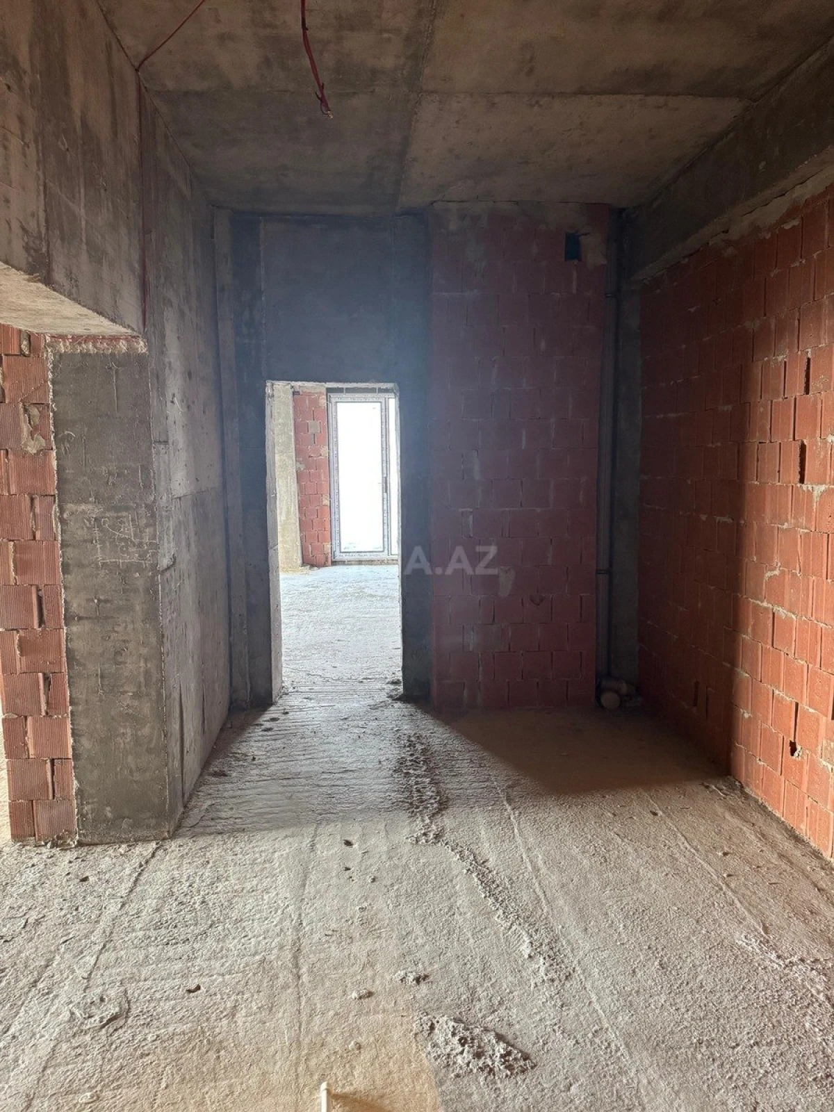 Satılır 4 otaqlı mənzil 172.8 m²