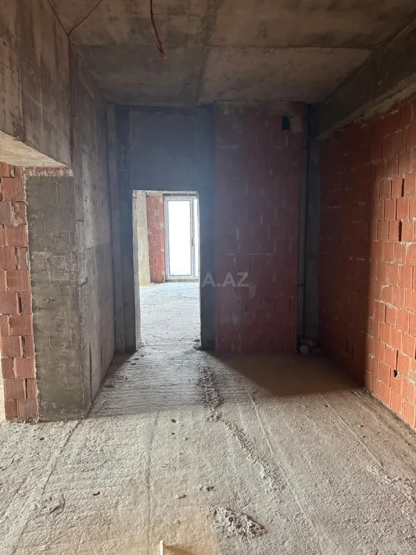 Satılır 4 otaqlı mənzil 172.8 m²