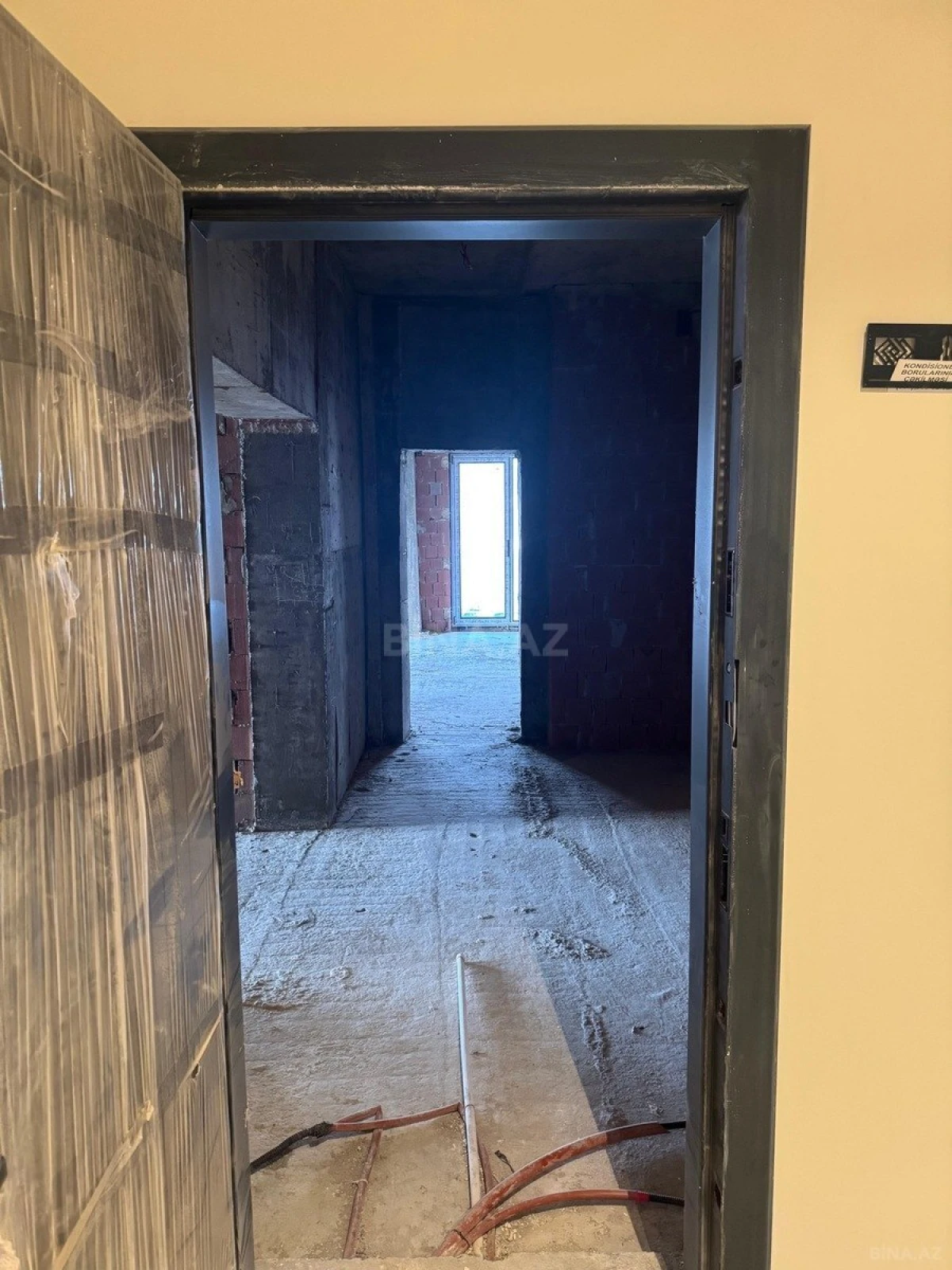 Satılır 4 otaqlı mənzil 172.8 m²