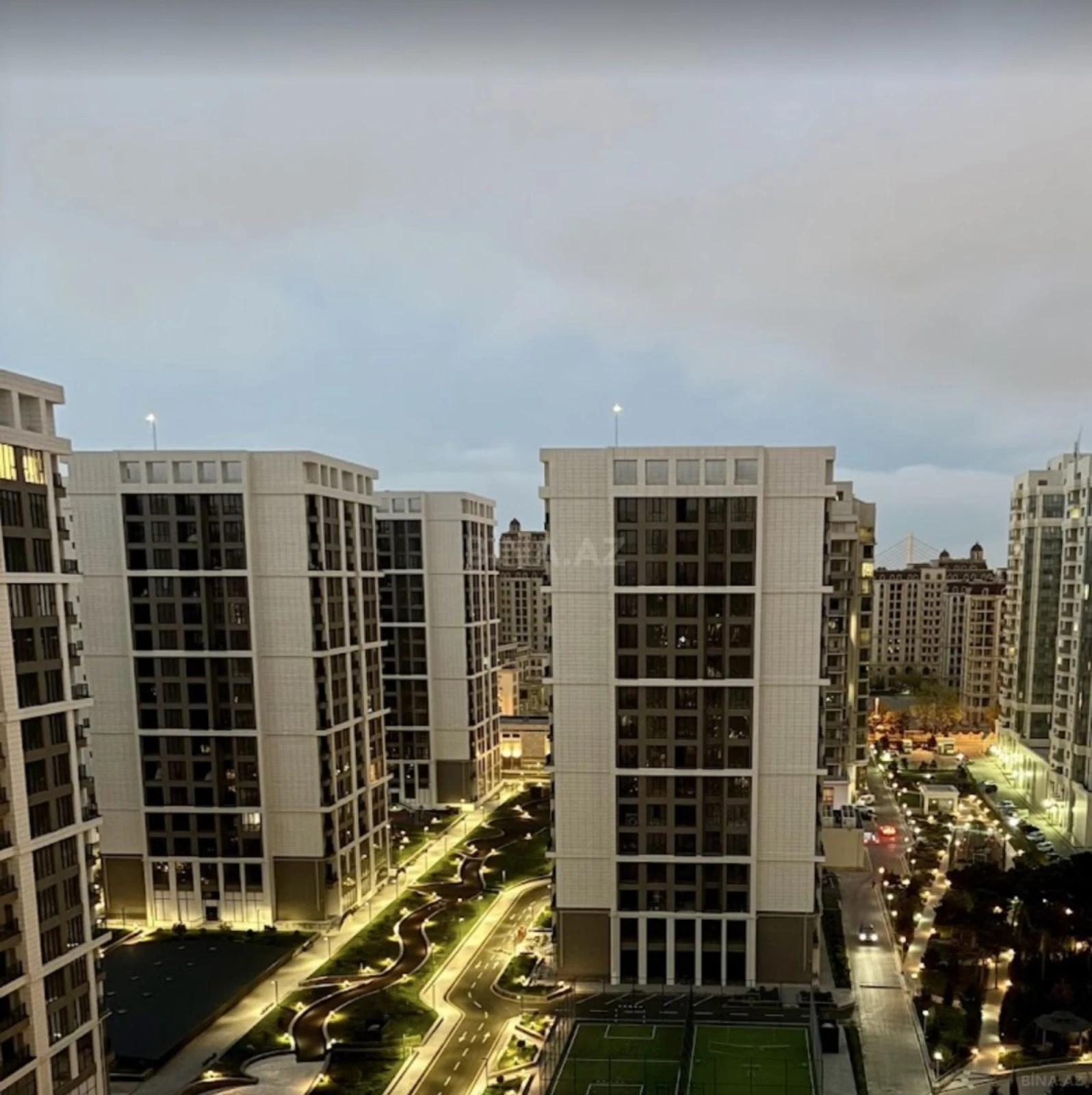 Satılır 4 otaqlı mənzil 172.8 m²