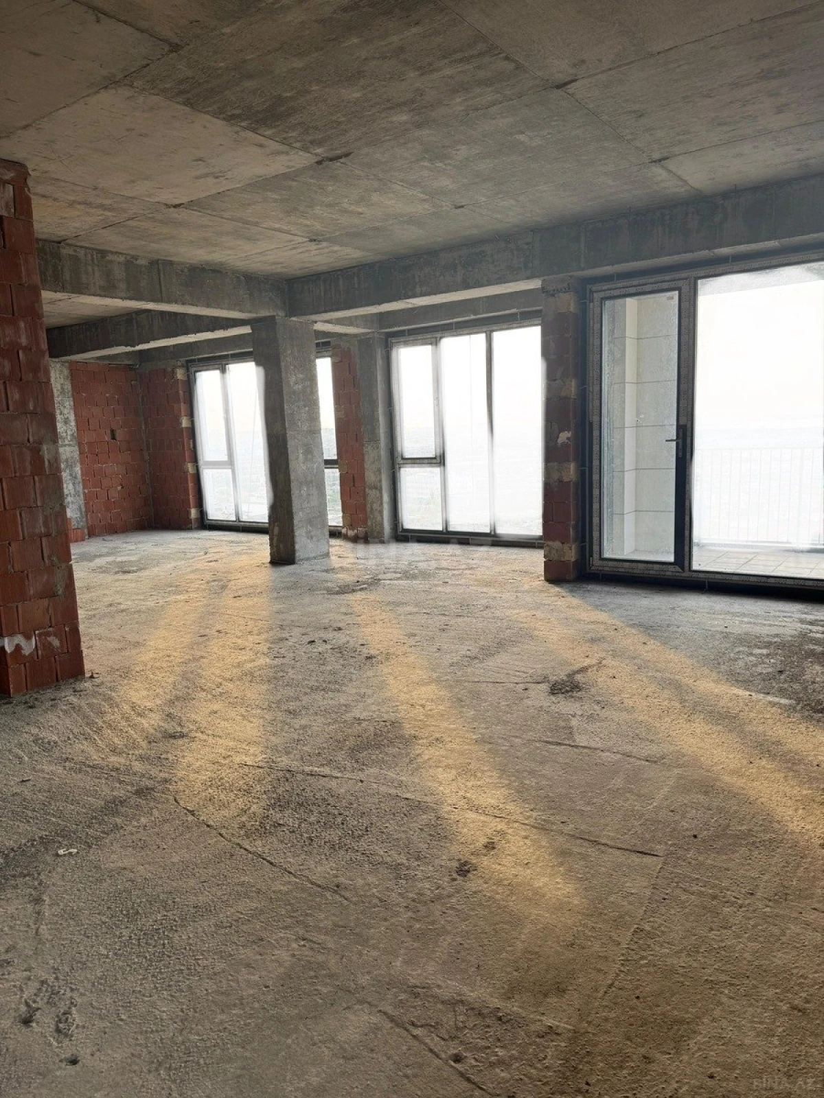 Satılır 4 otaqlı mənzil 172.8 m²
