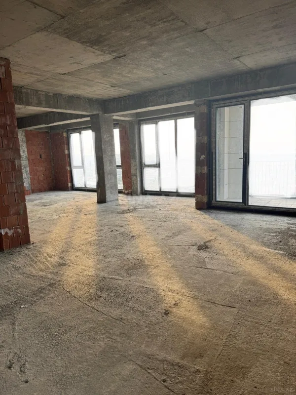 Satılır 4 otaqlı mənzil 172.8 m²