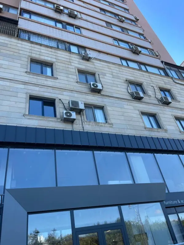 Satılır 4 otaqlı ofis 170 m²