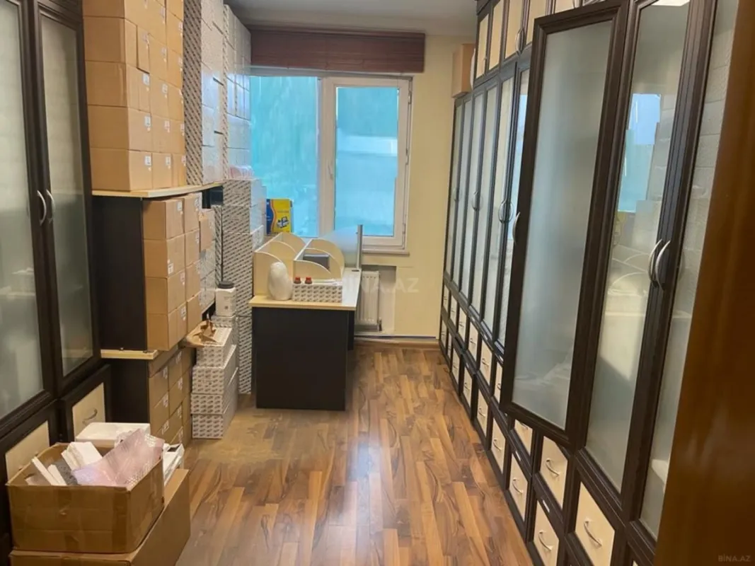 Satılır 4 otaqlı ofis 170 m²