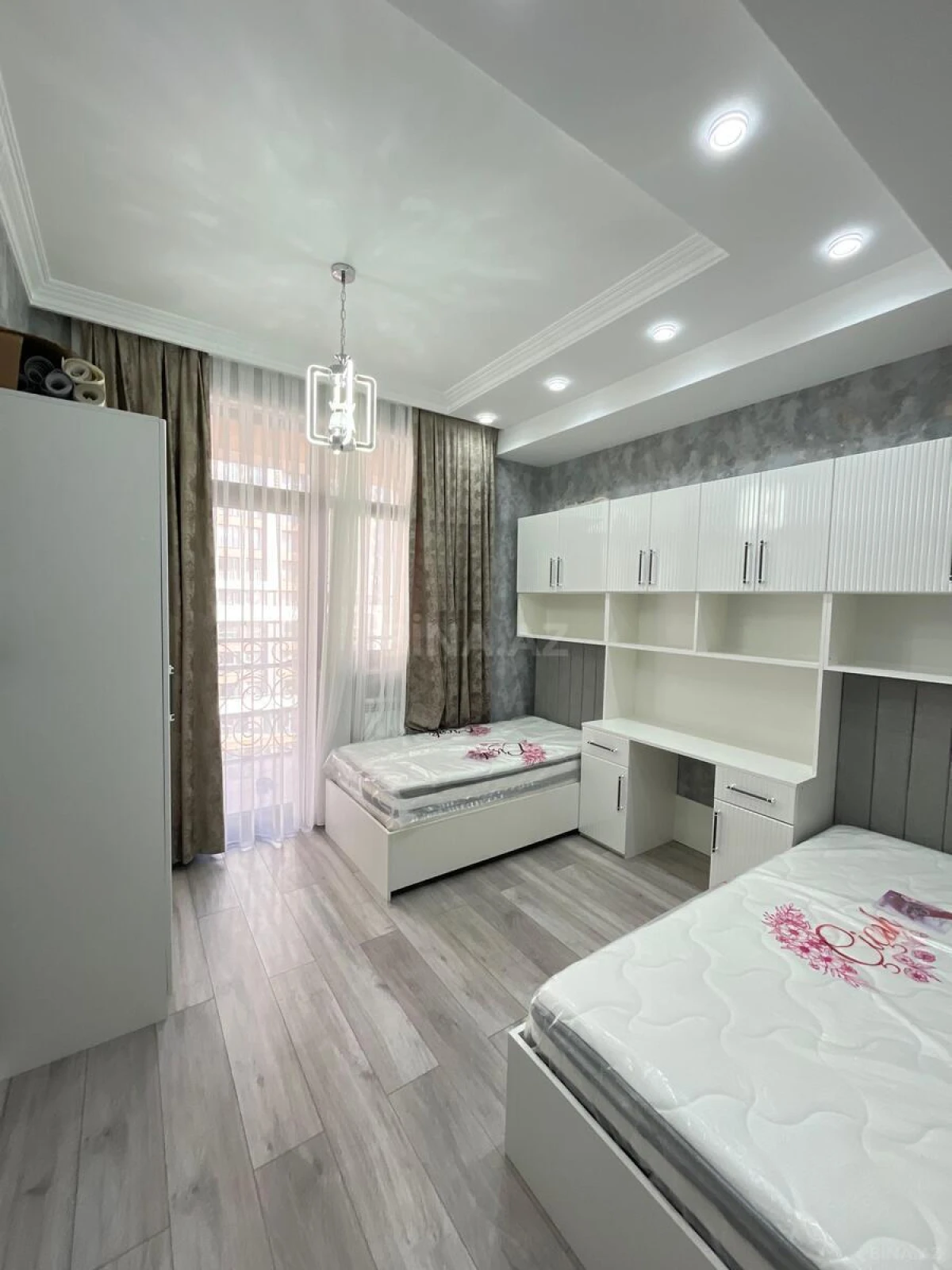 Satılır 3 otaqlı mənzil 104 m²