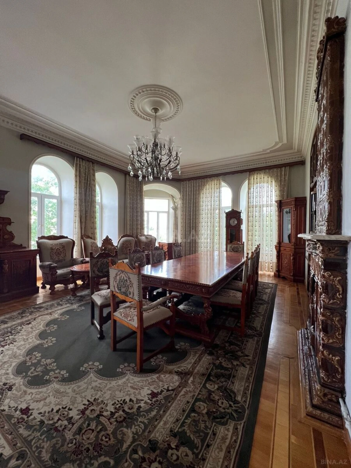 Satılır 4 otaqlı mənzil 180 m²