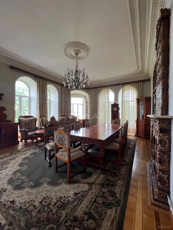 Satılır 4 otaqlı mənzil 180 m²