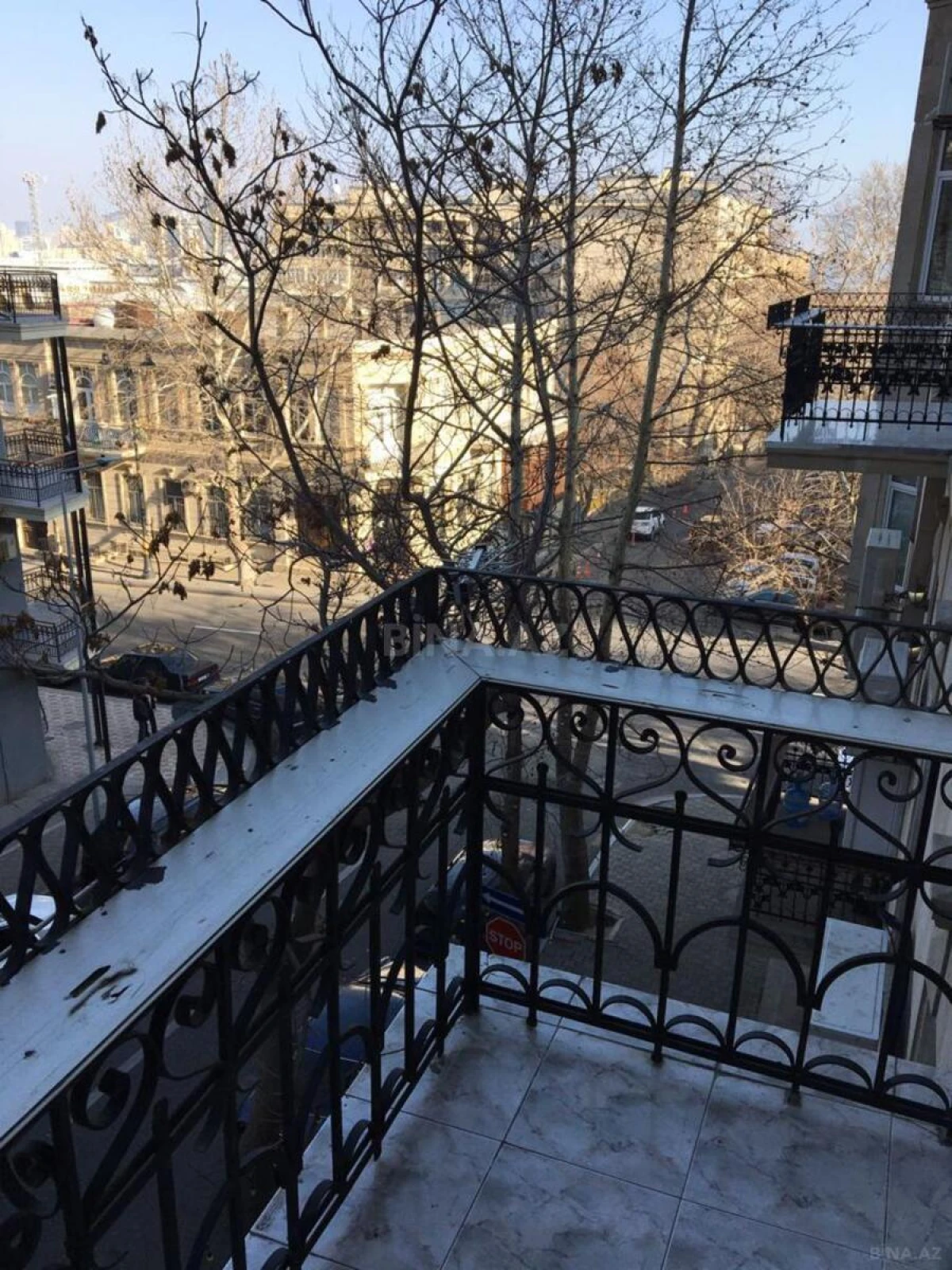 Satılır 4 otaqlı mənzil 180 m²