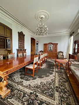 Satılır 4 otaqlı mənzil 180 m²