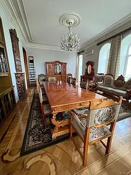 Satılır 4 otaqlı mənzil 180 m²