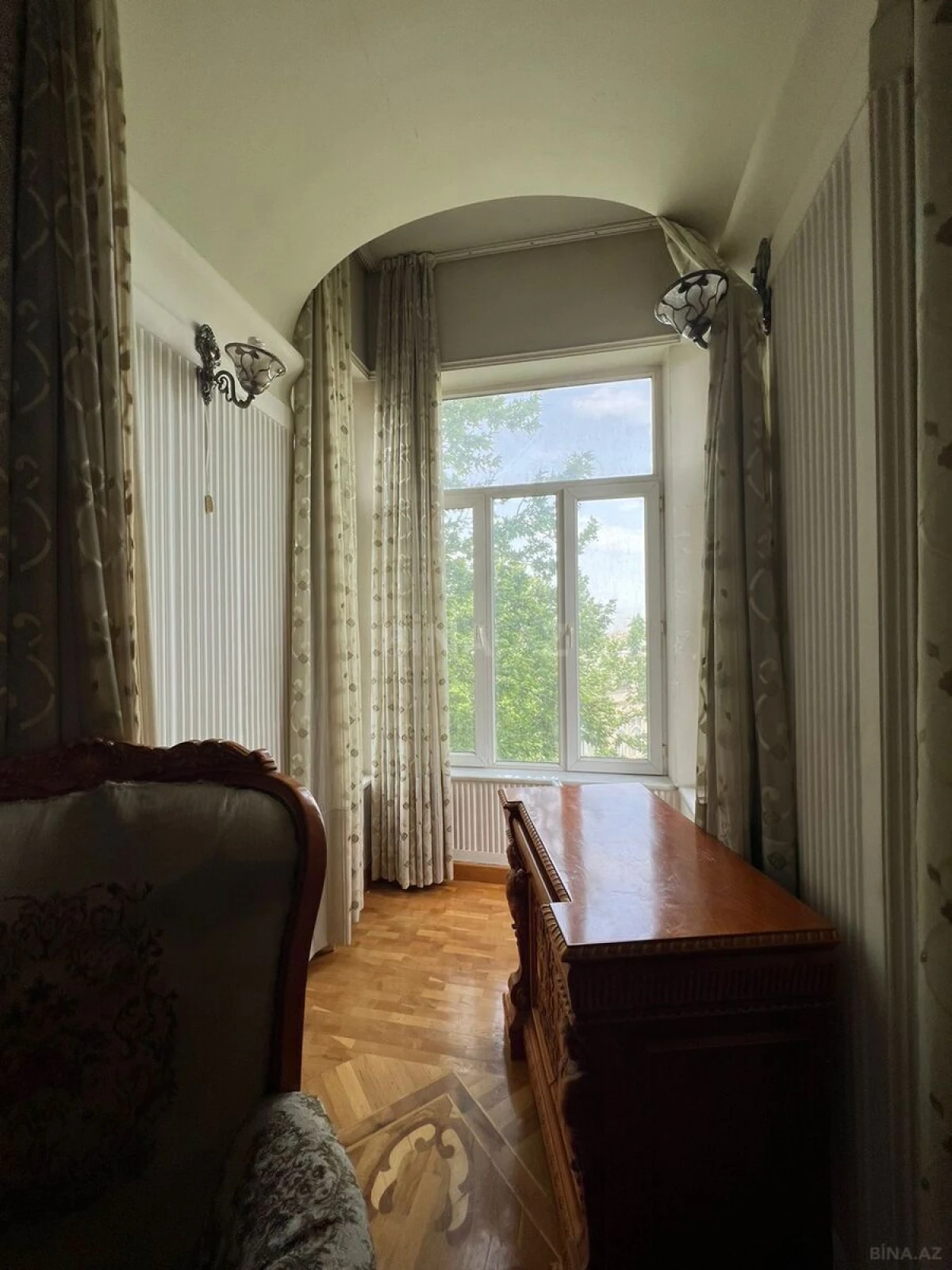 Satılır 4 otaqlı mənzil 180 m²