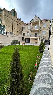 Satılır 8 otaqlı həyət evi 450 m²