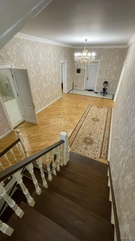 Satılır 8 otaqlı həyət evi 450 m²