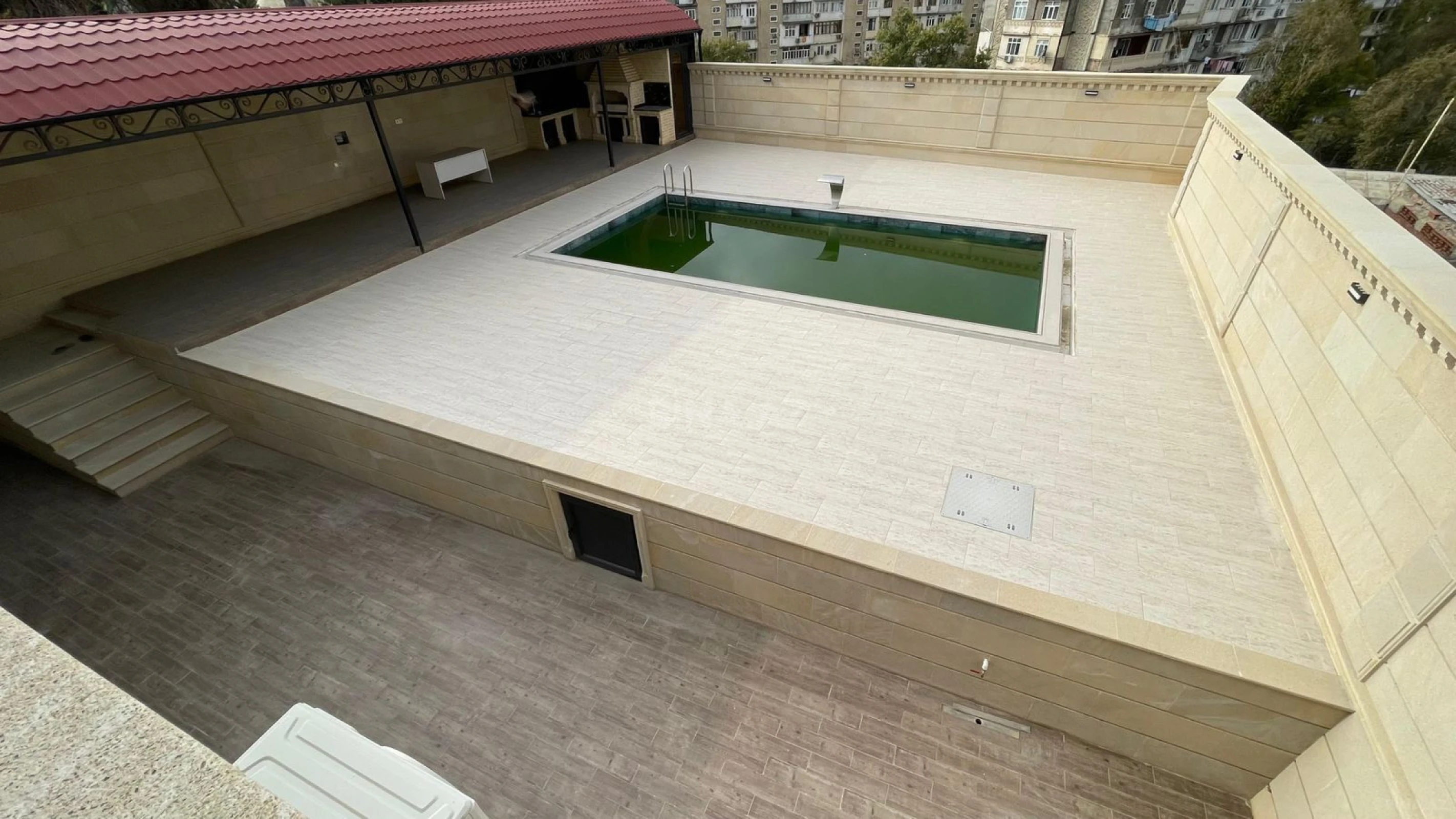 Satılır 8 otaqlı həyət evi 450 m²