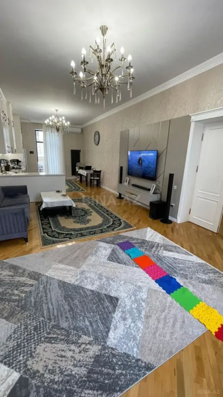 Satılır 8 otaqlı həyət evi 450 m²