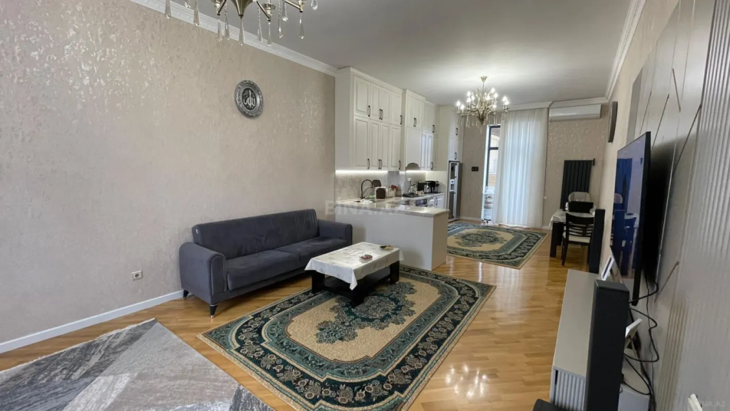 Satılır 8 otaqlı həyət evi 450 m²