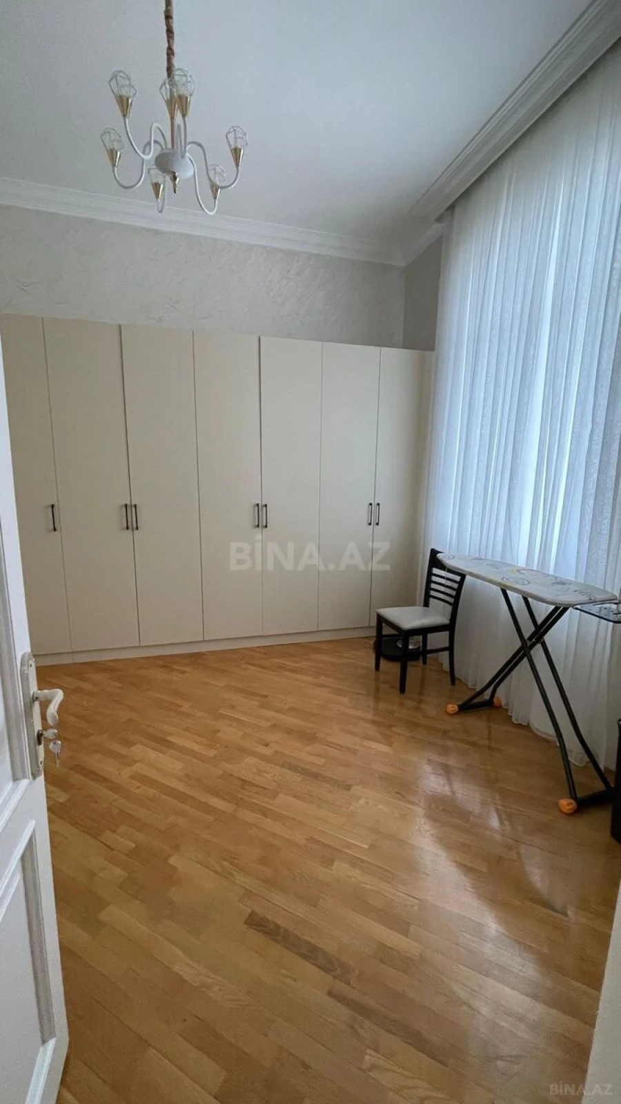 Satılır 8 otaqlı həyət evi 450 m²