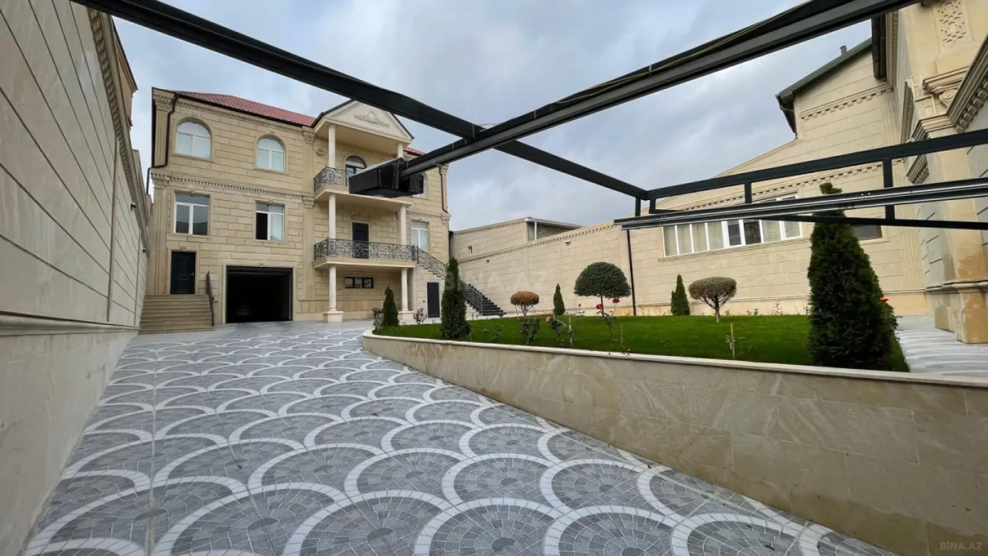 Satılır 8 otaqlı həyət evi 450 m²