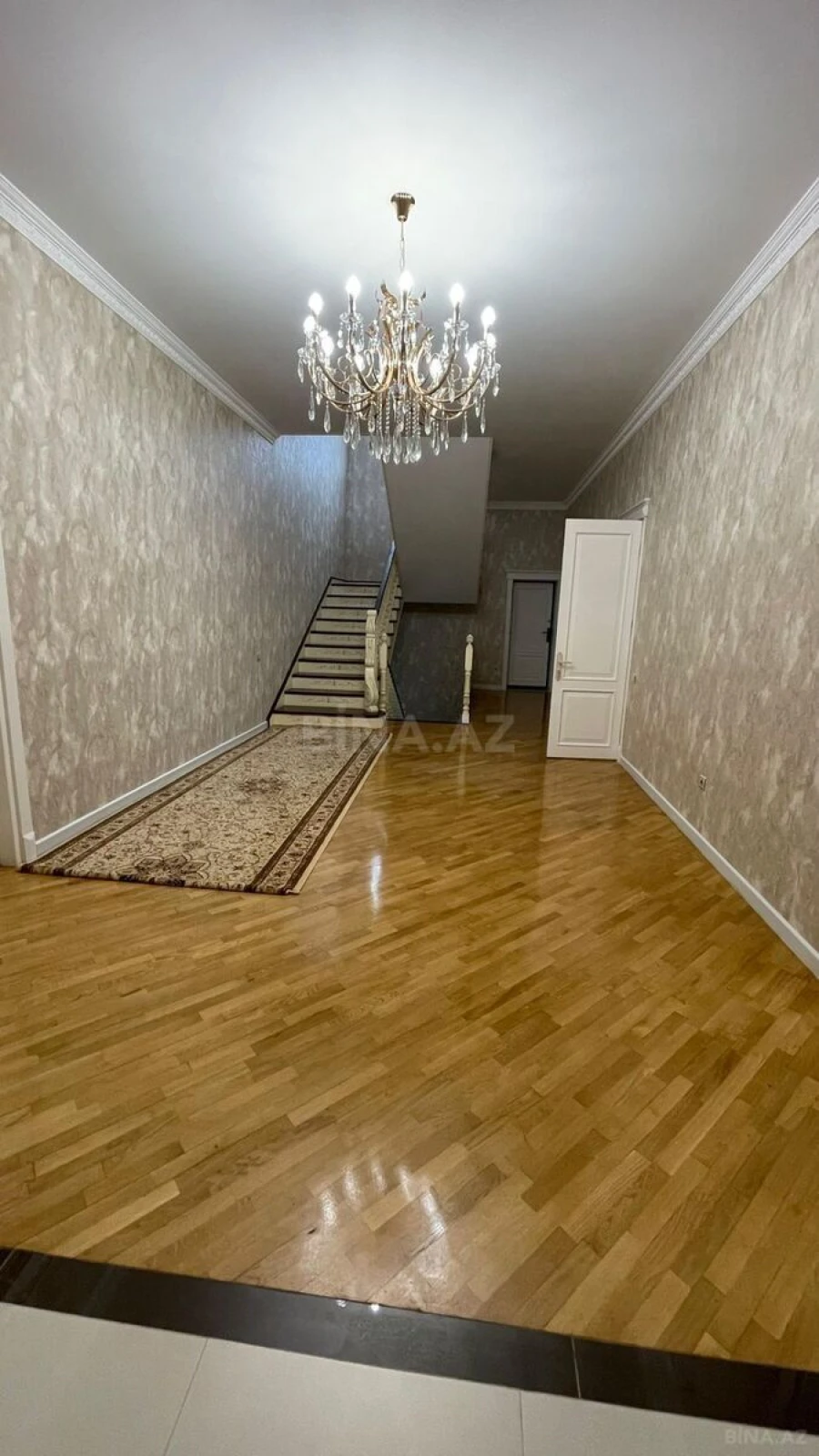Satılır 8 otaqlı həyət evi 450 m²