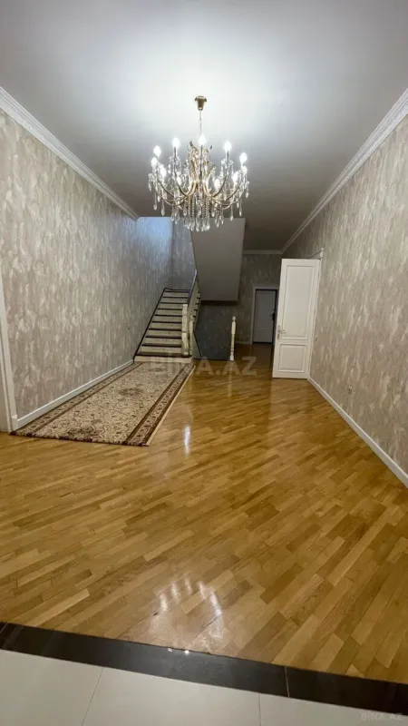 Satılır 8 otaqlı həyət evi 450 m²