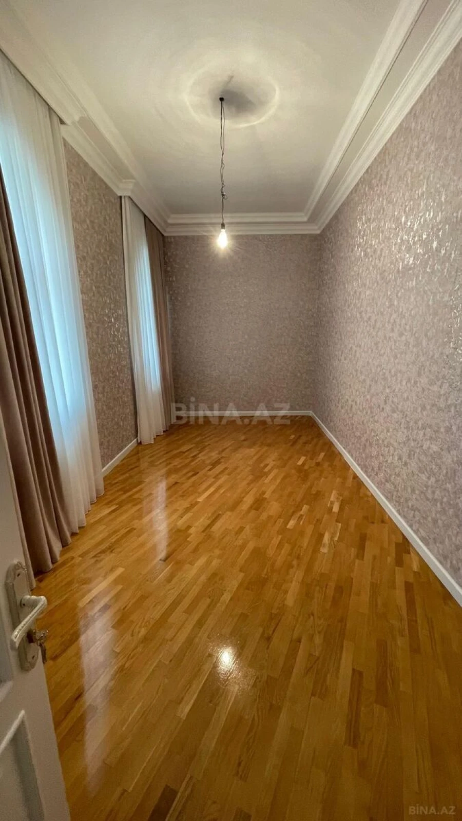Satılır 8 otaqlı həyət evi 450 m²