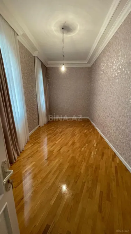 Satılır 8 otaqlı həyət evi 450 m²