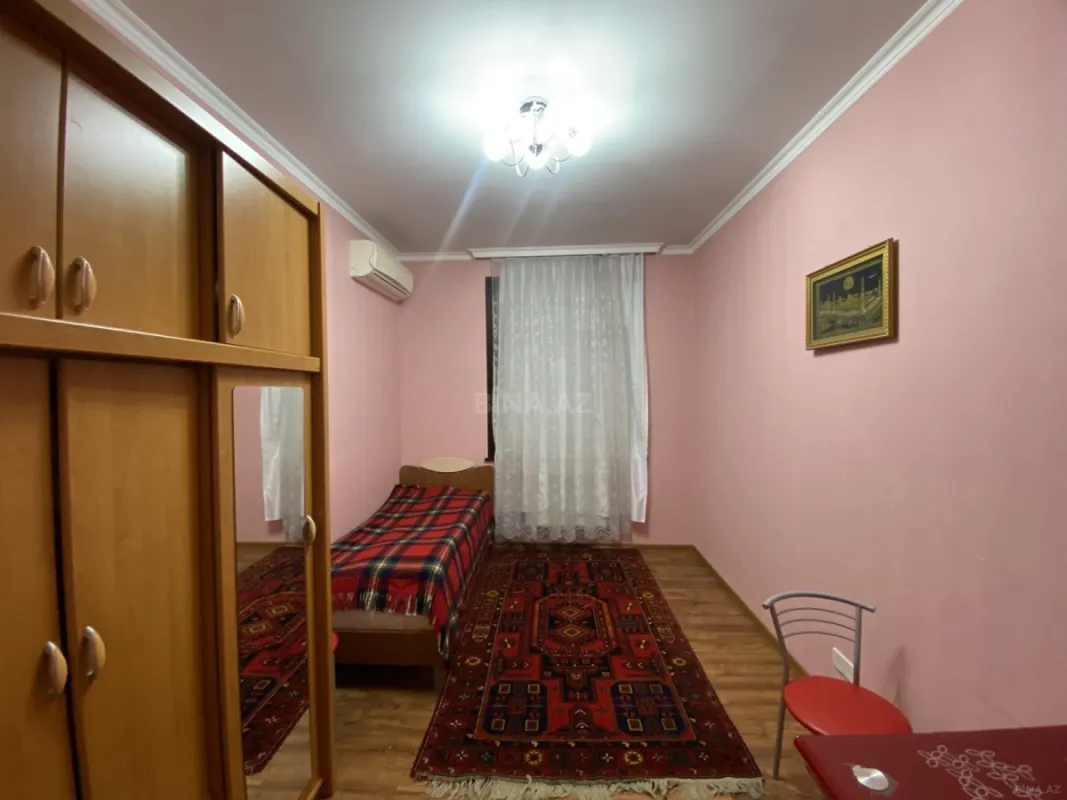 Satılır 8 otaqlı həyət evi 380 m²