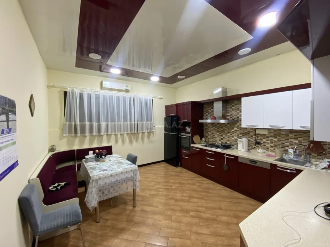 Satılır 8 otaqlı həyət evi 380 m²