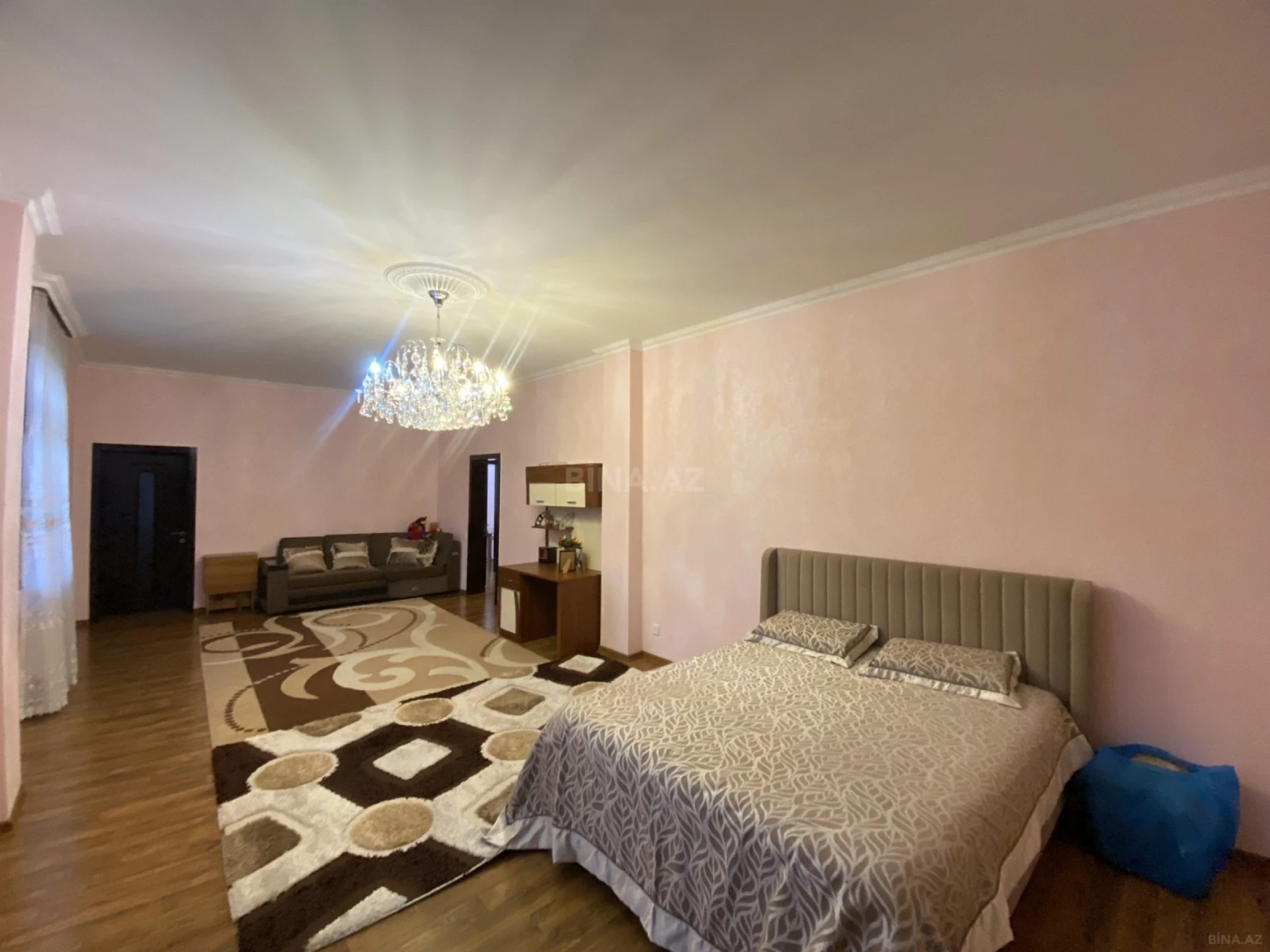 Satılır 8 otaqlı həyət evi 380 m²