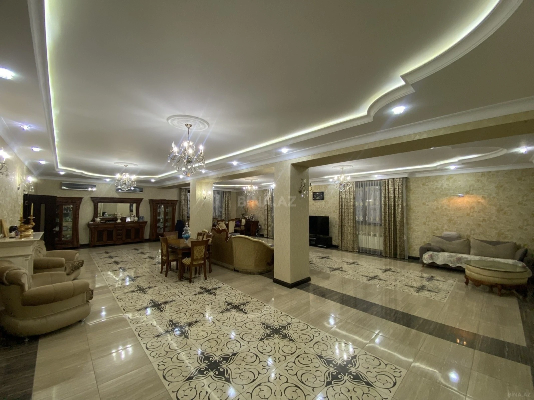 Satılır 8 otaqlı həyət evi 380 m²