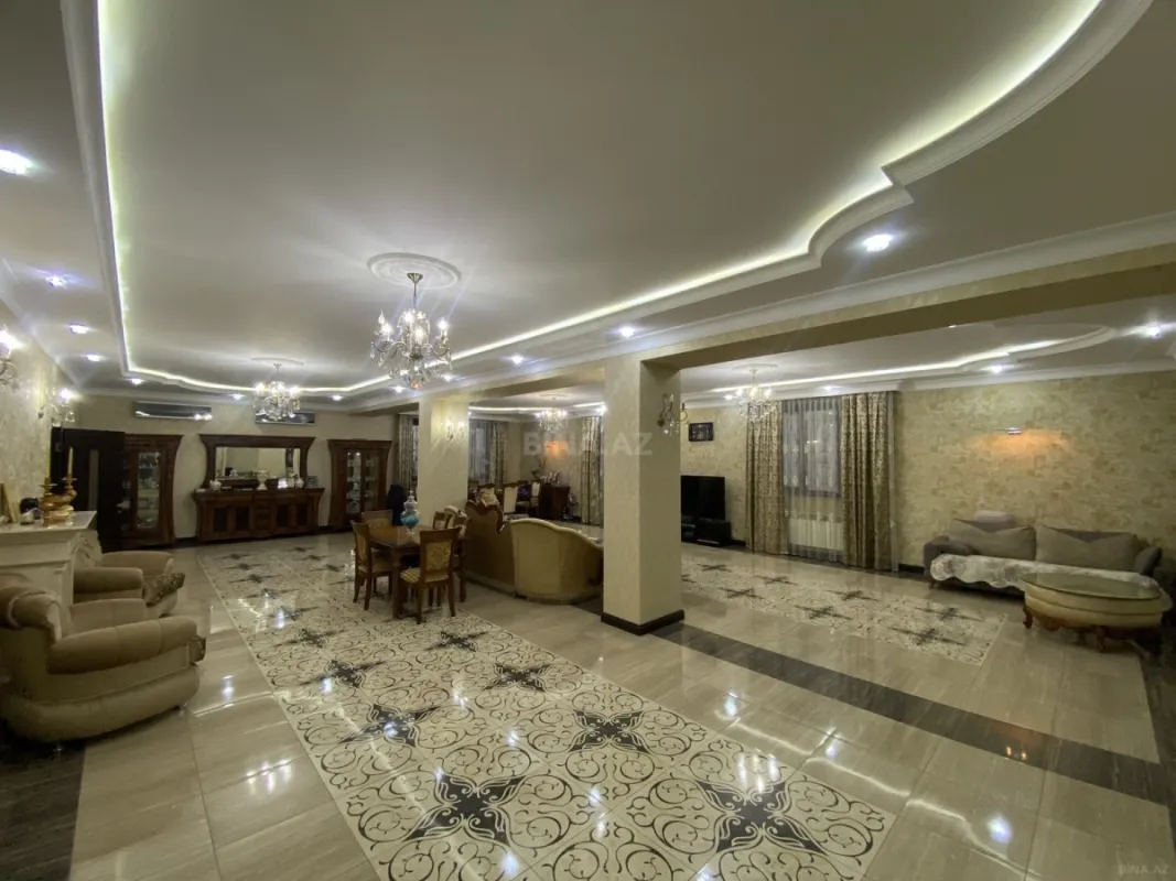 Satılır 8 otaqlı həyət evi 380 m²