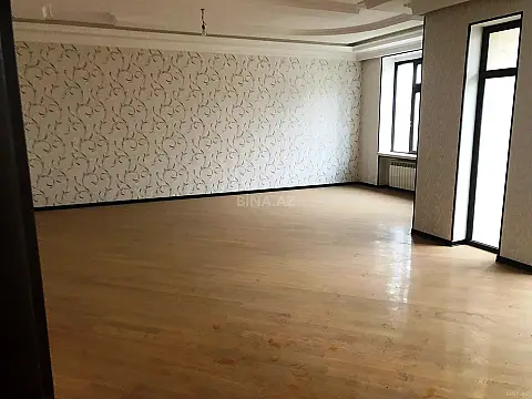 Kirayə verilir 10 otaqlı ofis 700 m²