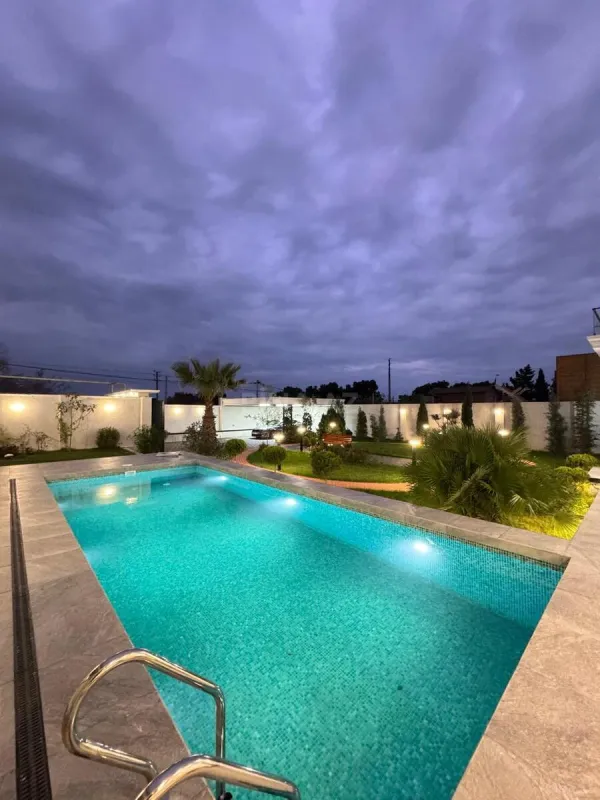 Satılır 6 otaqlı həyət evi 450 m²