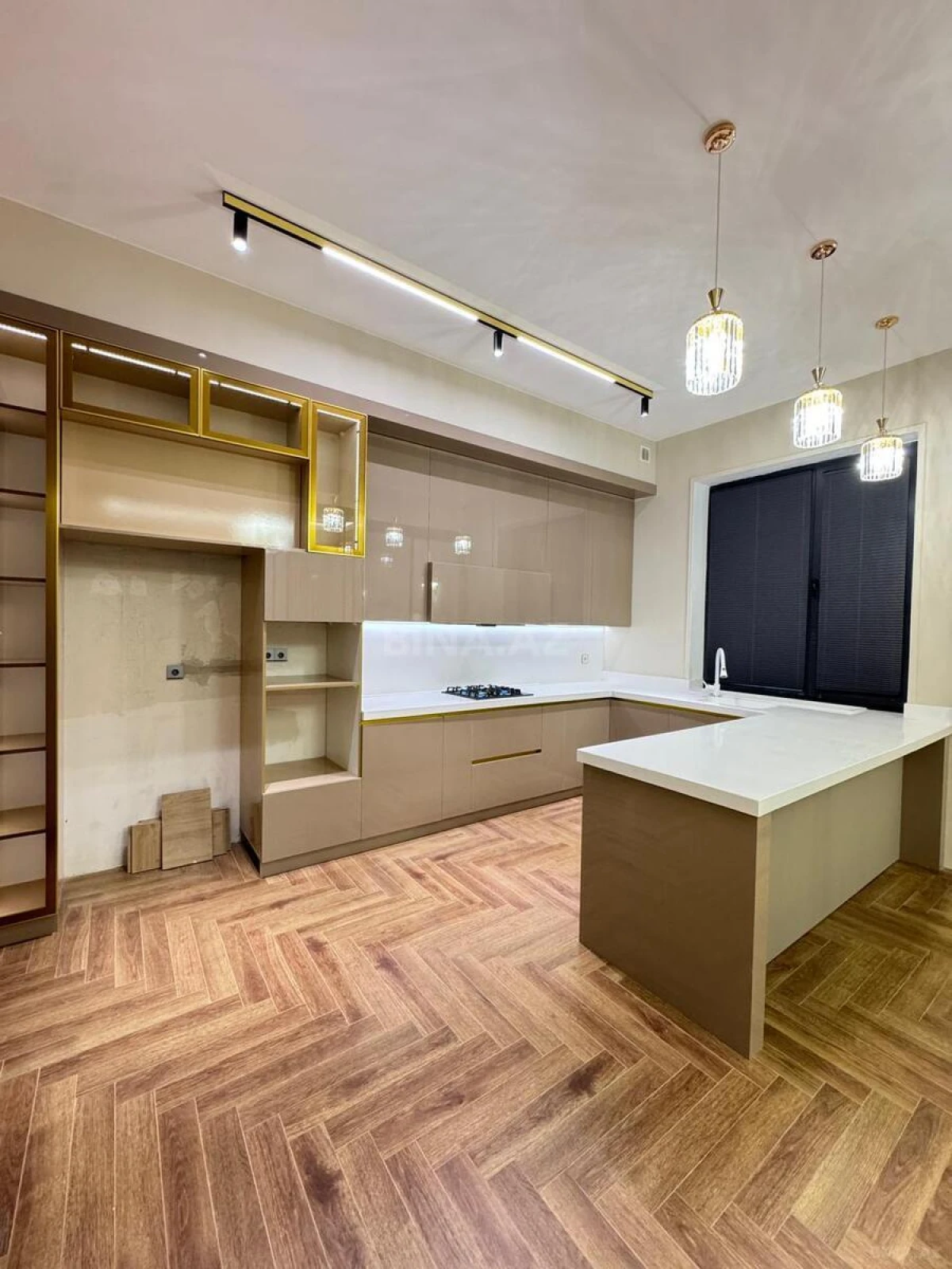 Satılır 6 otaqlı həyət evi 450 m²