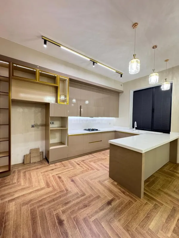 Satılır 6 otaqlı həyət evi 450 m²