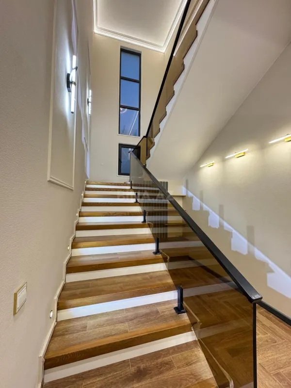 Satılır 6 otaqlı həyət evi 450 m²