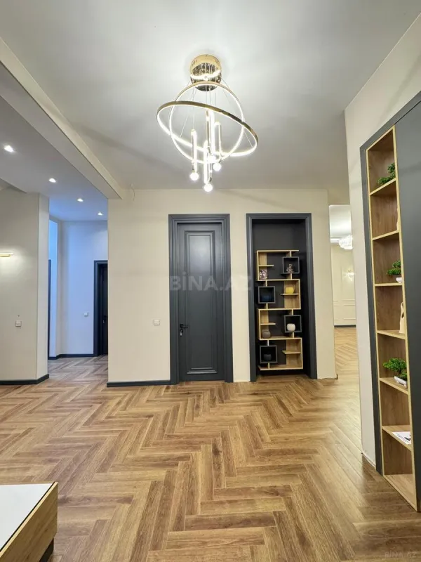 Satılır 6 otaqlı həyət evi 450 m²