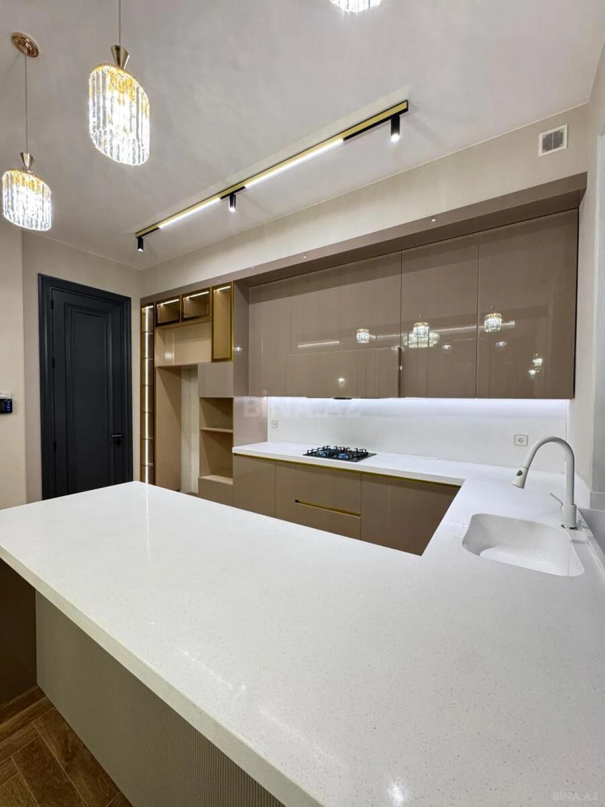 Satılır 6 otaqlı həyət evi 450 m²