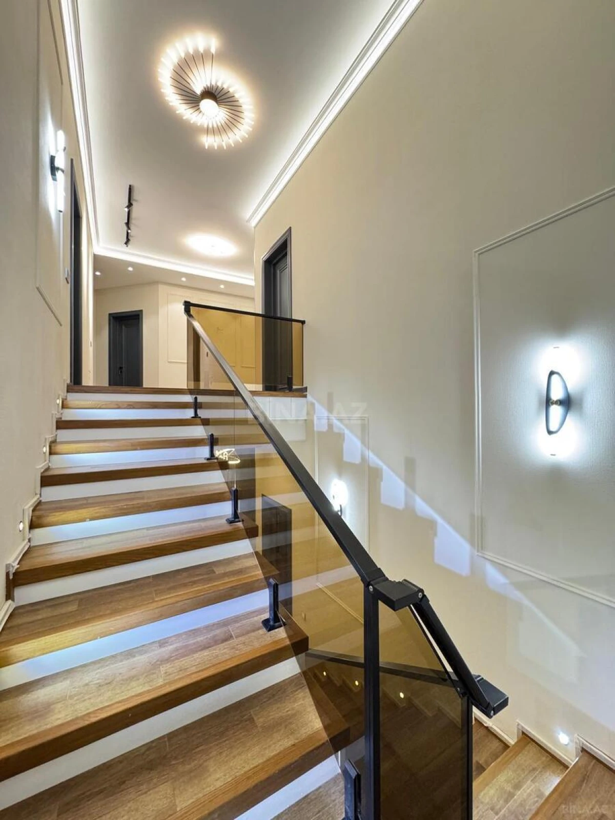 Satılır 6 otaqlı həyət evi 450 m²