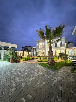 Satılır 6 otaqlı həyət evi 450 m²