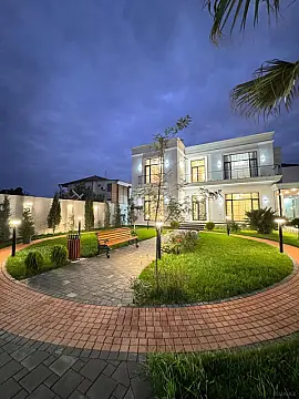 Satılır 6 otaqlı həyət evi 450 m²