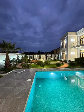 Satılır 6 otaqlı həyət evi 450 m²