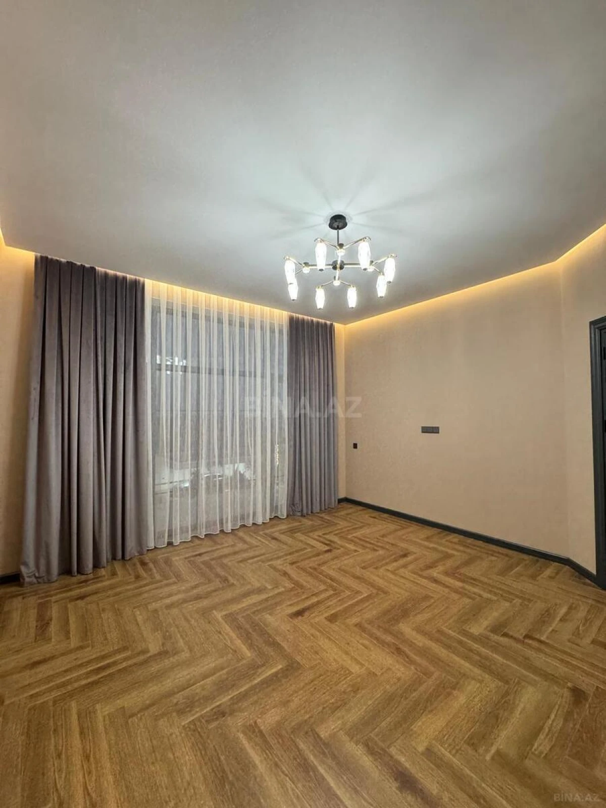 Satılır 6 otaqlı həyət evi 450 m²