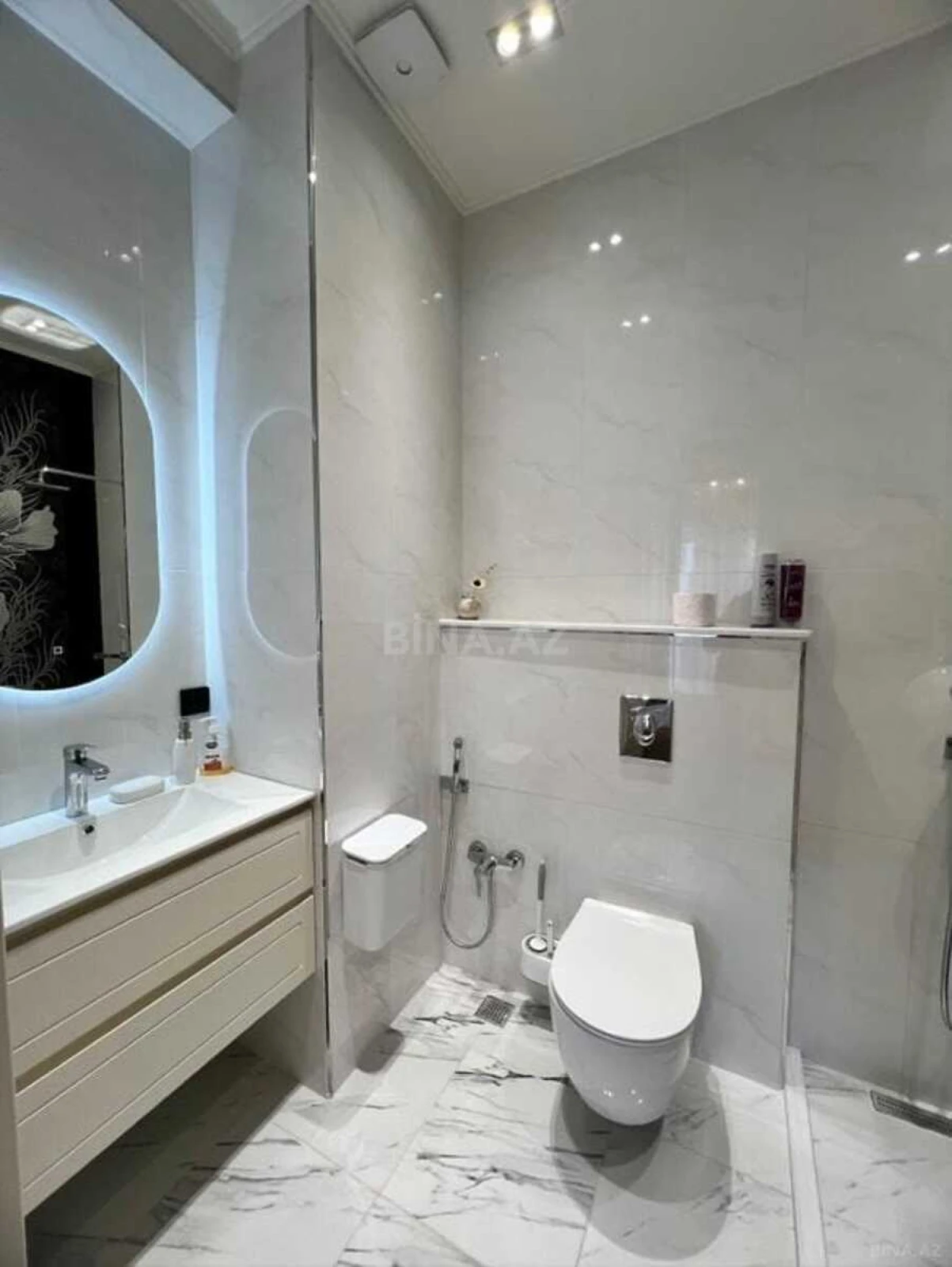 Kirayə verilir 3 otaqlı mənzil 110 m²