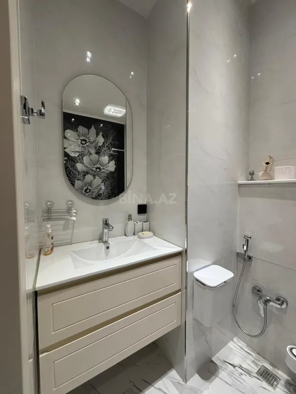 Kirayə verilir 3 otaqlı mənzil 110 m²