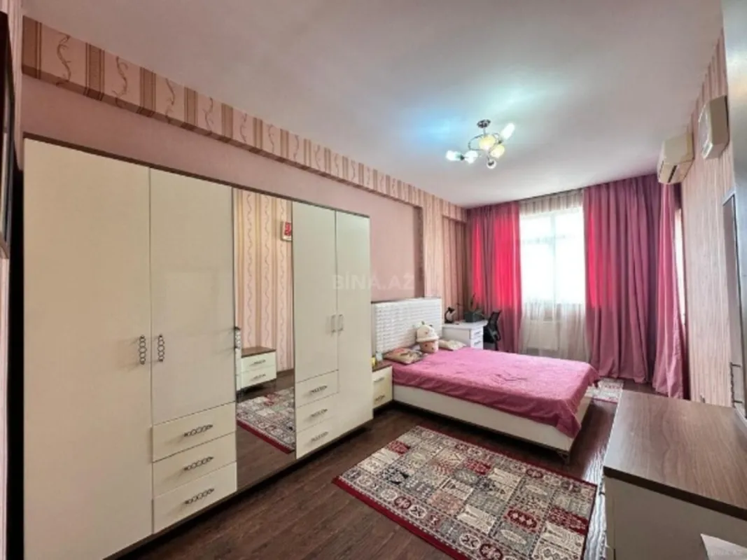 Satılır 4 otaqlı mənzil 180 m²